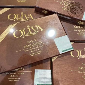 Cigar Oliva Serie V Melanio Robusto - Hộp 10 điếu